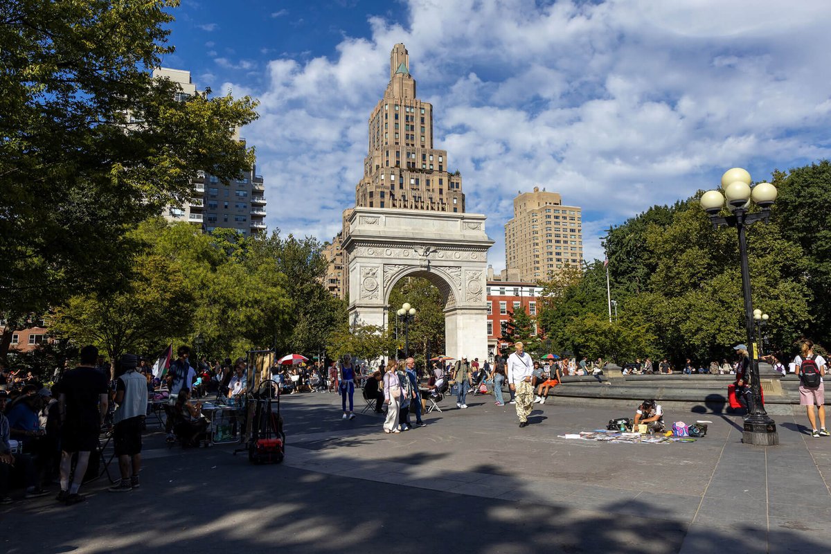 archpaper's tweet photo. New York University’s (NYU) Schack Institute of Real Estate launched a new fellowship, Building Better Cities Collaborative (BBCC). The BBCC seeks “high-potential” professionals working across the built environment.
https://t.co/vUhOyN9X0Q https://t.co/GH4BcbQnjR
