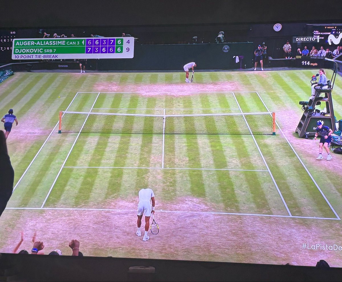 vicenruiz's tweet photo. Don Novak Djokovic. Qué leyenda infinita. Qué partido tan memorable. Caso 5 horas y media. El cuarto de final más largo de la historia de Wimbledon. Memorable. https://t.co/PsBvso34tE
