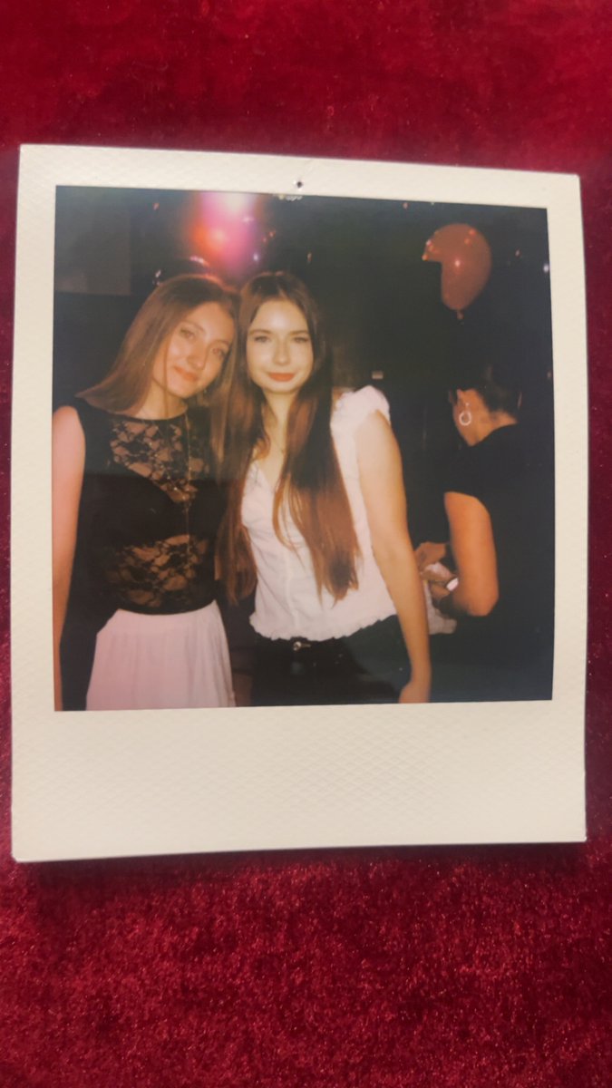 taylorsw1fted's tweet photo. so grateful to have been at the dfh listening party. i love you @gracieabrams you’re truly incredible. thank you @gracieshq. stream the album of the year in 10 days!! https://t.co/4qOEwjqyAm