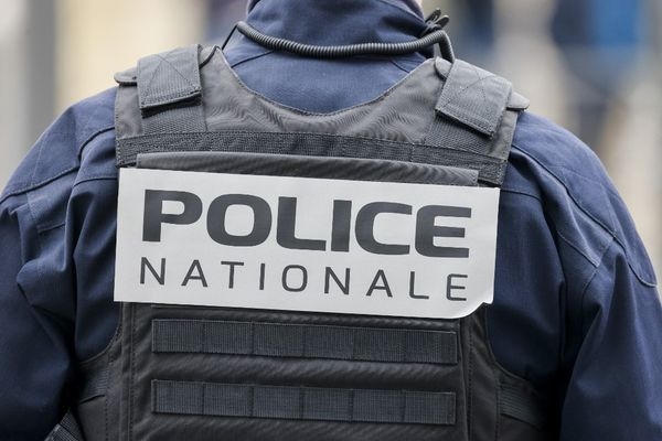 F_Desouche's tweet photo. L’Assemblée nationale vote pour la présomption de légitime défense pour les policiers, la gauche dénonce un “permis de tuer” https://t.co/DIkzTRqYUr https://t.co/OgUbK7du4r