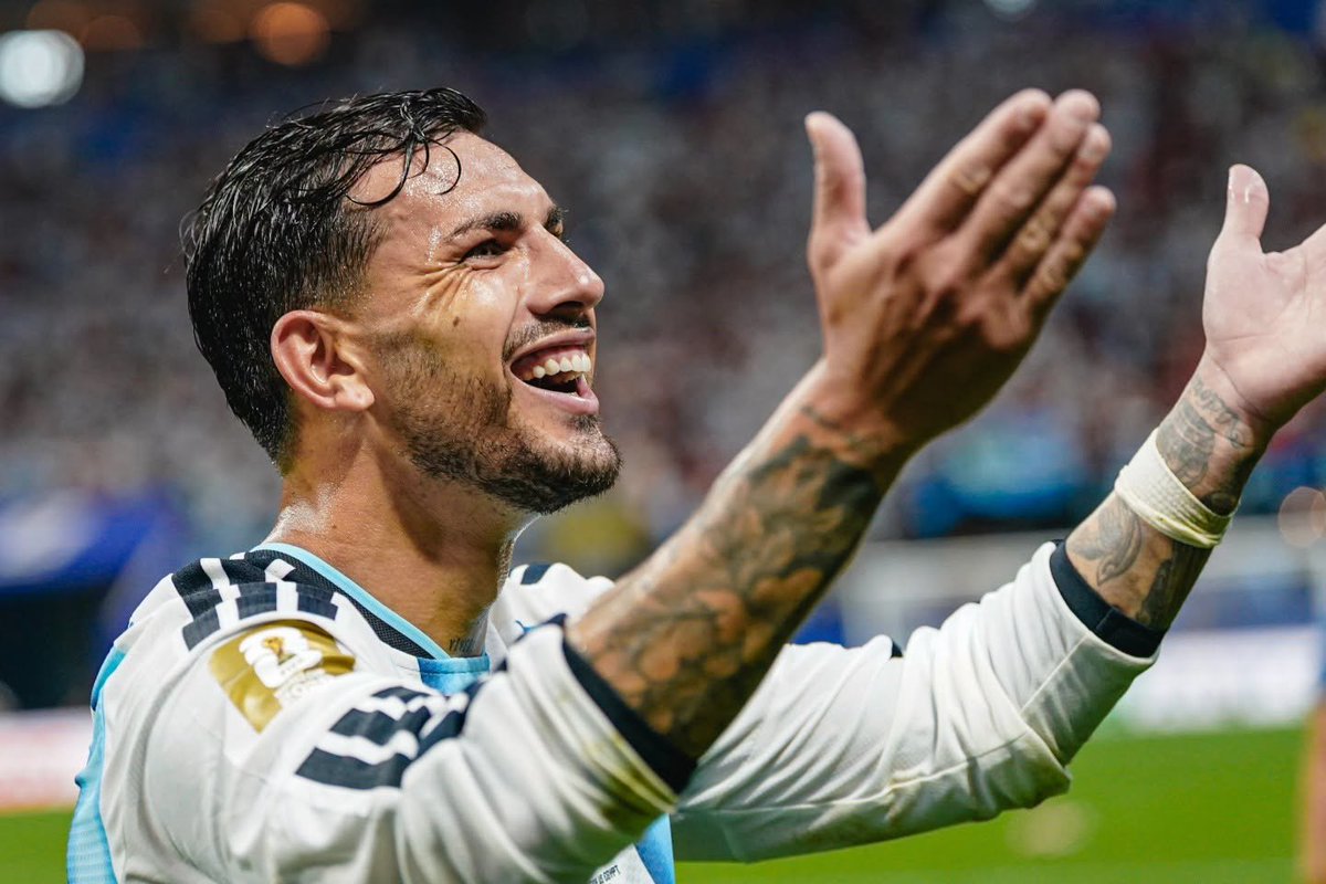 la12tuittera's tweet photo. 😁💙💛💙Cómo no vamos a estar felices por Leandro #Paredes. https://t.co/FTZvoOeov4