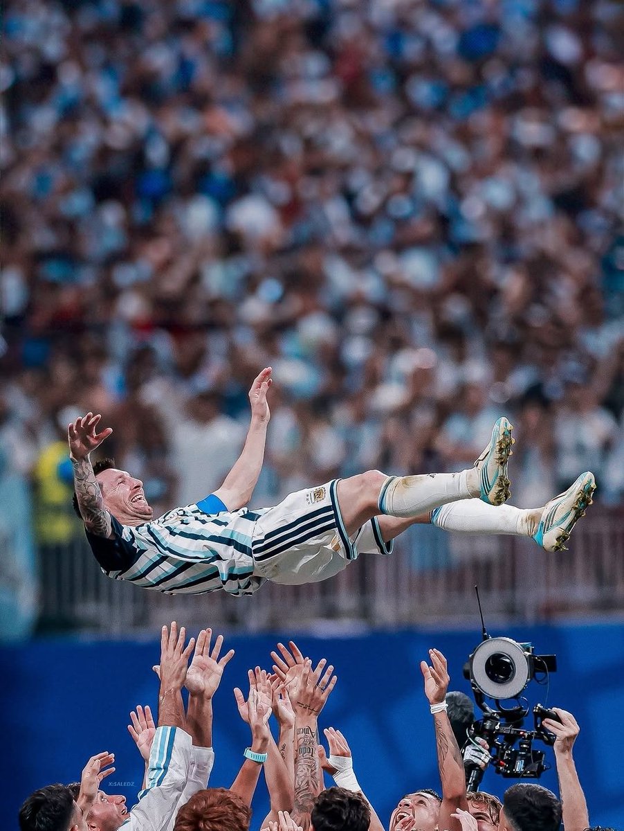 Vipindeep1's tweet photo. @imessi 🇦🇷 @Argentina COMEBACK IN 13 MINS AND FLY TO WORLD CUP QUARTER FINALS!
#Messi missed a penalty but then, provided an assist and scored a goal.. https://t.co/bcxg9jOKpx