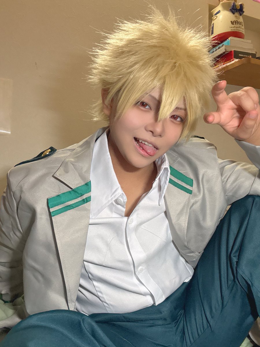 Keeekun0033's tweet photo. 久しぶりに宅コスしました勝己ですﾖｲﾁｮ✋
動画あるので是非見てくださいキャラ崩壊してるんですけどめっちゃジワリます。

さーーーーーーーーてそして褒めてくれる子どこカナ⁉️⁉️⁉️⁉️⁉️⁉️⁉️⁉️⁉️⁉️ https://t.co/6xknkk6Wxy