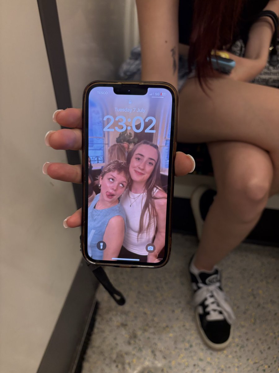 lillykendrickk's tweet photo. if this is your phone and you’ve left it on the metropolitan line to uxbridge we are leaving it at ruislip station hope you get your phone #london #lostphone #phone #metropolitanline #metroline https://t.co/1YFxHJoZeP