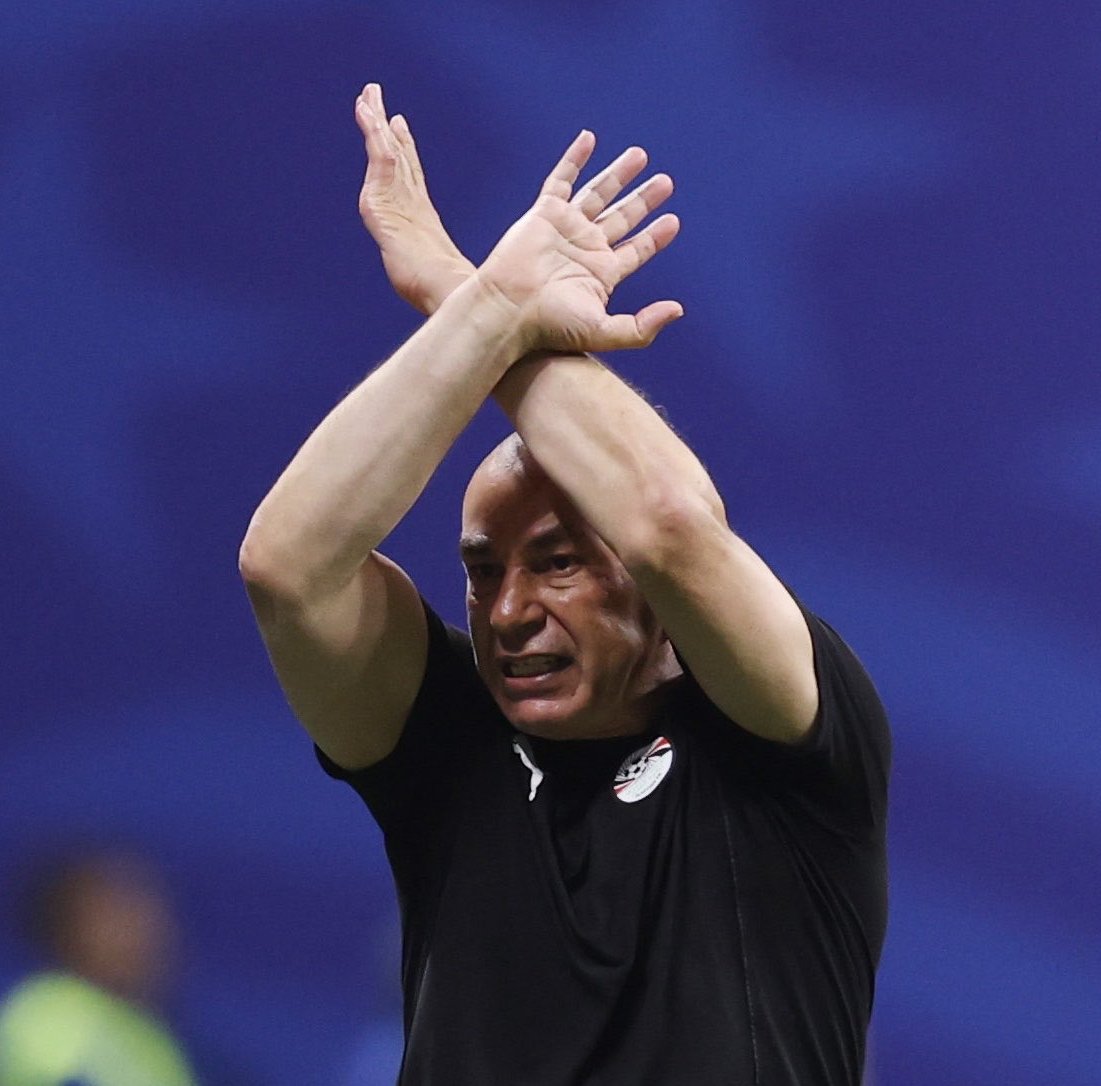 goalsside's tweet photo. 🚨🚨| Egypt’s coach appeared to make a racism complaint gesture during the match, but instead of stopping play, he received a yellow card from the referee. 🟨👀 https://t.co/shC4UgzVm7
