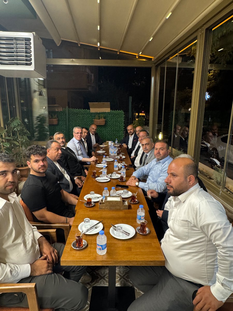 BO_Osmanagaoglu's tweet photo. Yoğun program sonrası teşkilat mensuplarımızla çay eşliğinde sohbet ettik. https://t.co/pwi8uKIsaz