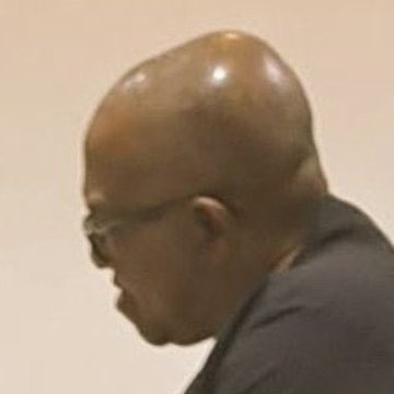 ambassadorowu's tweet photo. IPOB said @PeterObi is a member of their group and he has never denied it, I stand to be corrected. 

IPOB views Nigeria as a 'zoo' and wants the country dismantled. 

As an IPOB apologist, how can you expect Nigerians to trust you with the presidency? 

How does that even make sense?