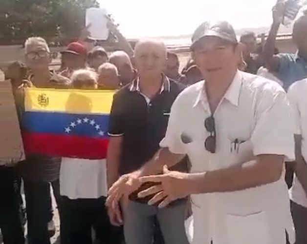 Diario_ElTiempo's tweet photo. #Gremios Jubilados de las salinas de Araya reclaman una deuda que ronda los dos millones de dólares https://t.co/Ub8bWuQtz1 https://t.co/E46NE93erw
