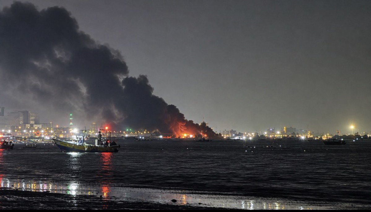 Osint613's tweet photo. IRAN: Shahid Haghani port, Bandar Abbas

U.S. is hitting a bit hard tonight, while the regime is mourning its leader/s https://t.co/SCUmiIkFXx