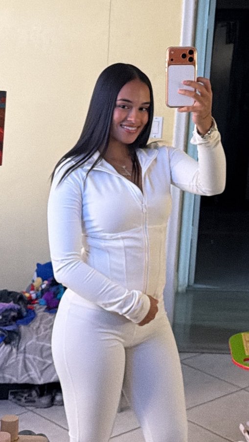 ThatOnlyTiny's tweet photo. 🥛 https://t.co/INvuKKUxKJ