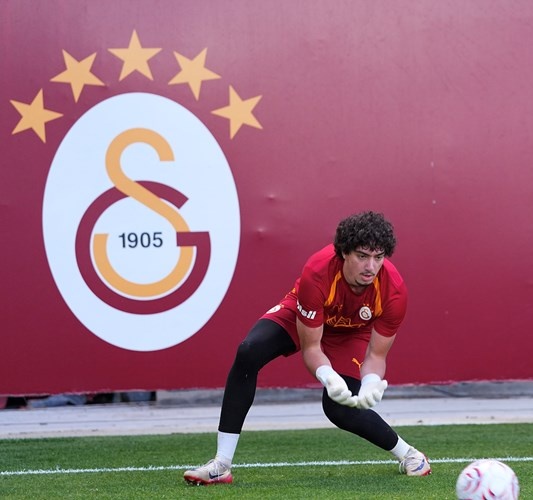 forzacimbom's tweet photo. Jankat Yılmaz, üçüncü kaleci olmayı istemiyor. Kampta, karar verilecek. (Kaya Temel) https://t.co/gJsC19GuEs