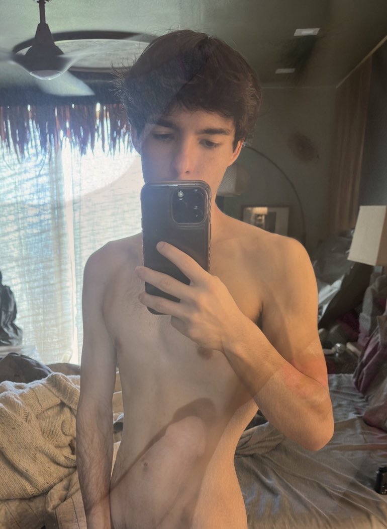 tommy000200's tweet photo. Are we still doing the trend? 👀 https://t.co/BCvLtuT7J5