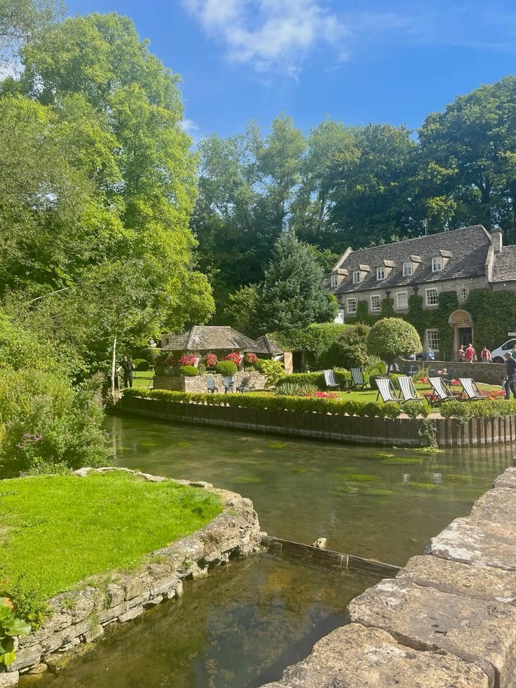 echoesofworld's tweet photo. Cotswolds, England https://t.co/5IXyWlHDz9
