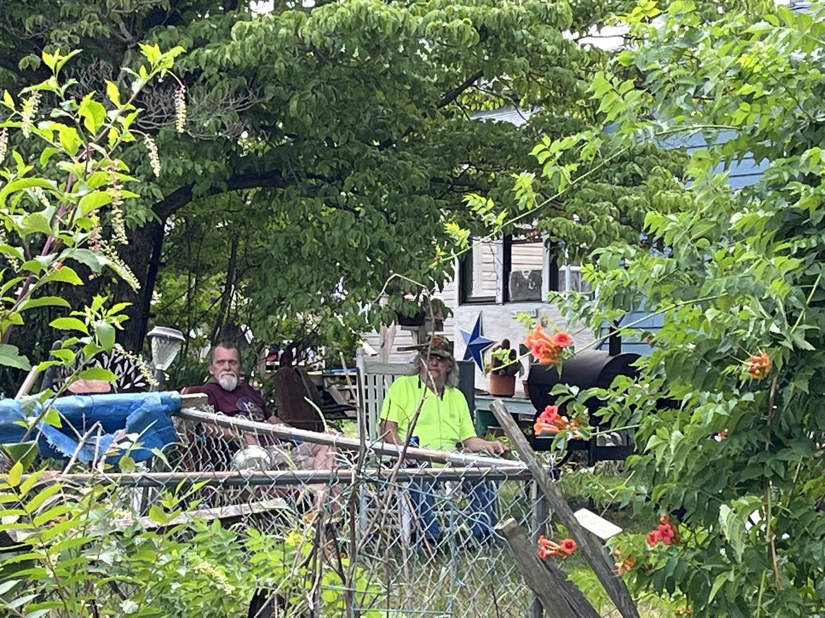 kcscharm00's tweet photo. Memories being made with my neighbors and Big Boy coming through in our backyard. Lazorbeak had a Birds Eye view https://t.co/FyIBwCMxkP