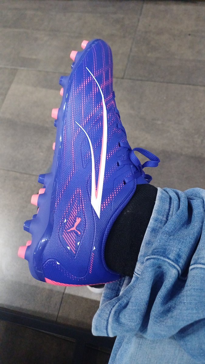Rodrigojerez_'s tweet photo. Recuerdo que a mis 13-14 años mi sueño era ser futbolista, pero no podía comprar los zapatos que quería, ahora que si puedo me entra esa nostalgia. https://t.co/uJE2oTzjgK