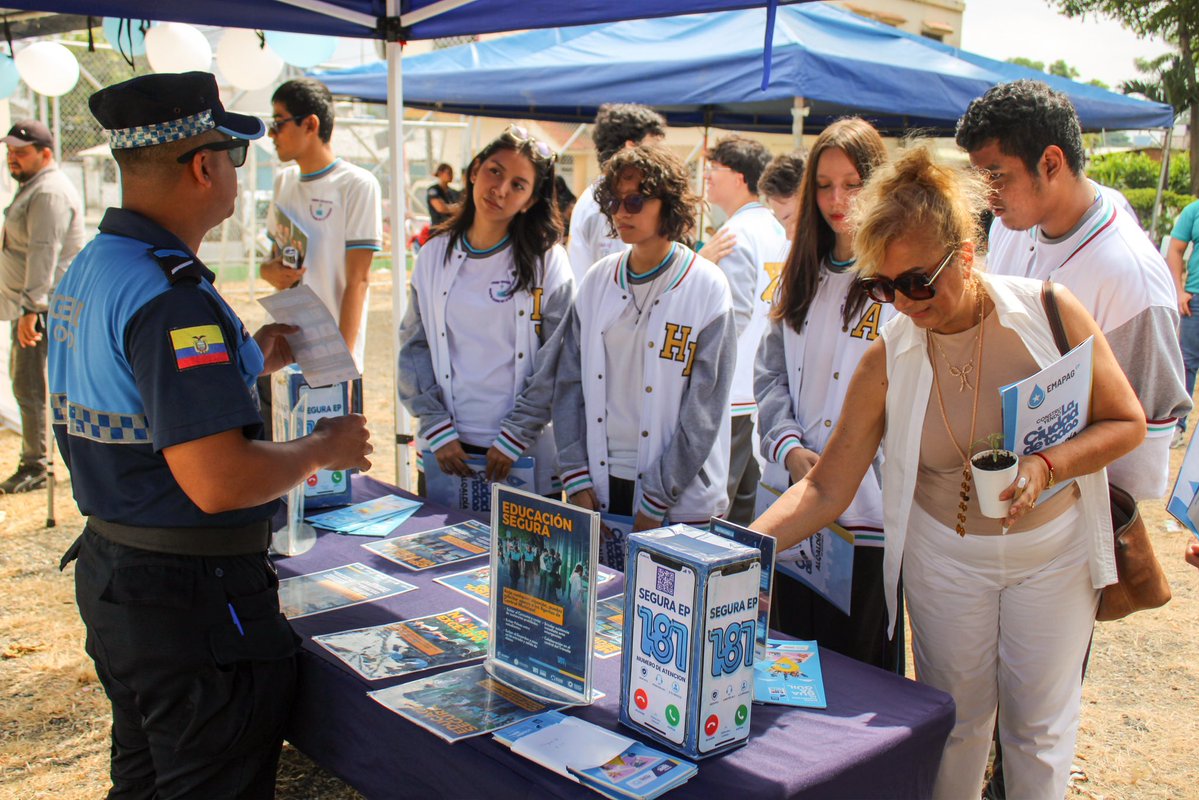 AlexAnchundi's tweet photo. ¡Estuvimos en Alborada 4ta Etapa! 💙

En la Feria de Activación de Servicios Municipales brindamos atención con:
Salud, @EmapagGye ,@DASEAlcaldiaGye, Circular EP, Huertos, Vinculación y Agentes de Control de #SeguraEP.

Servicios Municipales cerca de tu barrio. https://t.co/A5nXc0AHSx