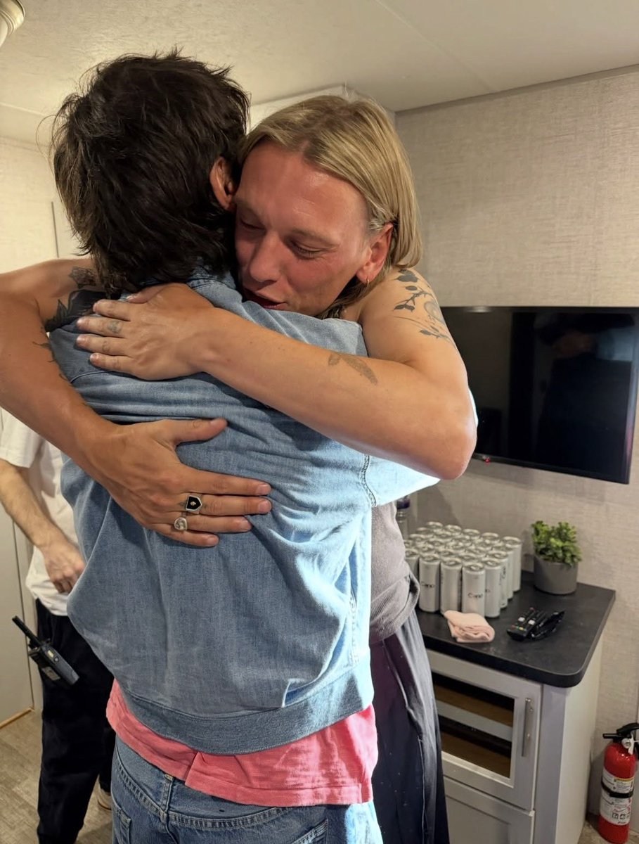 SweetestChaos_J's tweet photo. You truly deserve this. Big things are coming for you, I swear, the best is yet to come! Keep shining @Jamiebower !! 🖤✨ https://t.co/jh1drwxv9p