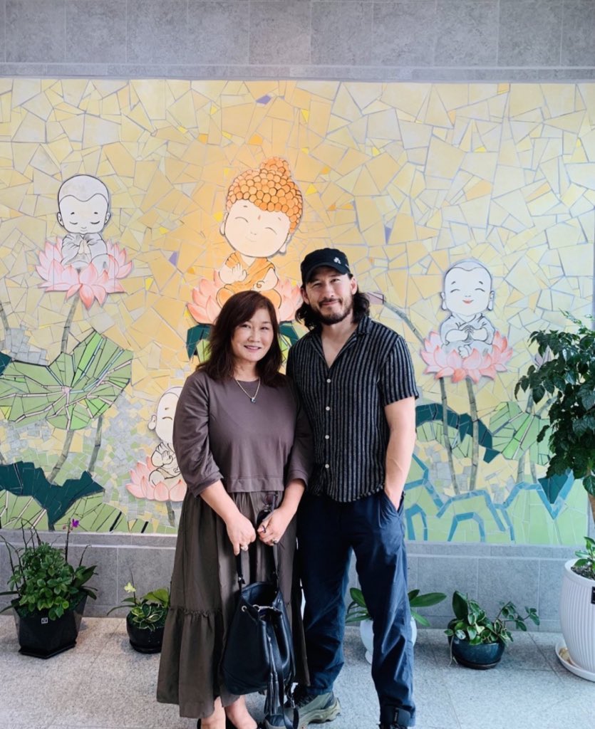 _LOVERiplier_'s tweet photo. mark’s family is so beautiful 🩷 https://t.co/VDi5TVWtYm