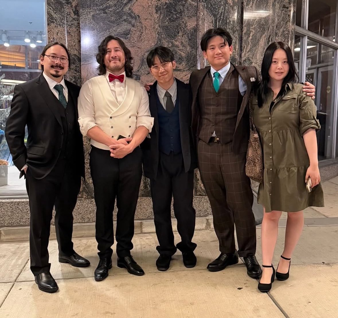 _LOVERiplier_'s tweet photo. mark’s family is so beautiful 🩷 https://t.co/VDi5TVWtYm