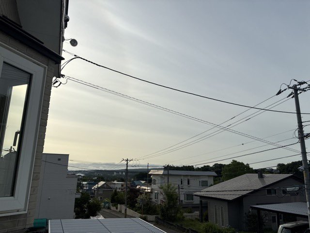 ebigwitter's tweet photo. 今朝6:03の空、今日の札幌は1日中曇り夜になってからちょっと雨、
今日も一日仕事に勉強、家事に子育てとみなさん頑張りましょう
^ - ^)今日もいい日だと言えるように
(^｡^)#今朝空  #札幌 #北海道 #今日も一日 https://t.co/NtcuZKZOA7