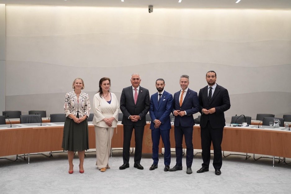 BMT_FreeIran's tweet photo. #BREAKING  🚨 

Only 5 MPs out of 150 MPs in the Dutch Parliament were willing to meet Reza Pahlavi. Of those five, two were his own lobbyists and friends. So, in reality, that leaves just 3 MPs. 😂 That is exactly 2% of the Dutch Parliament.

All they did was to listen to him, that does not even mean they support him or his plans. As a matter of fact, two of those three MPs are against a monarchy or any role for Reza Pahlavi in Iran’s future.

What a disaster. 😂 #FailedAgain