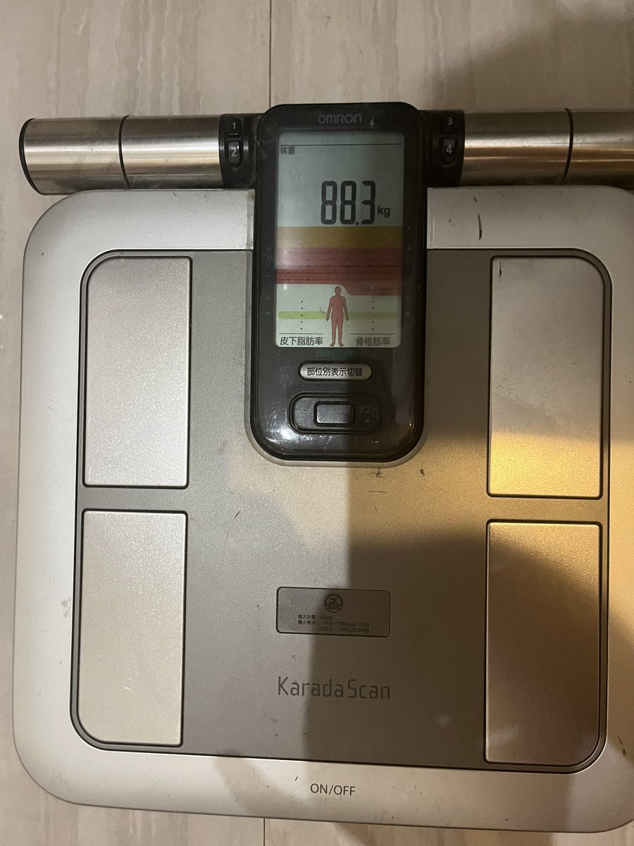 tomtom3443's tweet photo. あと3キロ🐷ゴールは目前🏁
ダイエットに必要なのは強い意志💪頑張れ俺ー🔥
←3ヶ月前　今朝→ https://t.co/frxkD0hj03