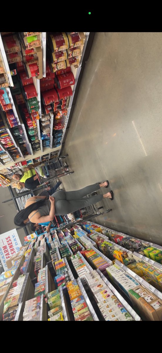 DaOneCandid's tweet photo. Huge ass latina shopping 😈 (OC) (Consensual) https://t.co/qykMAisr8B