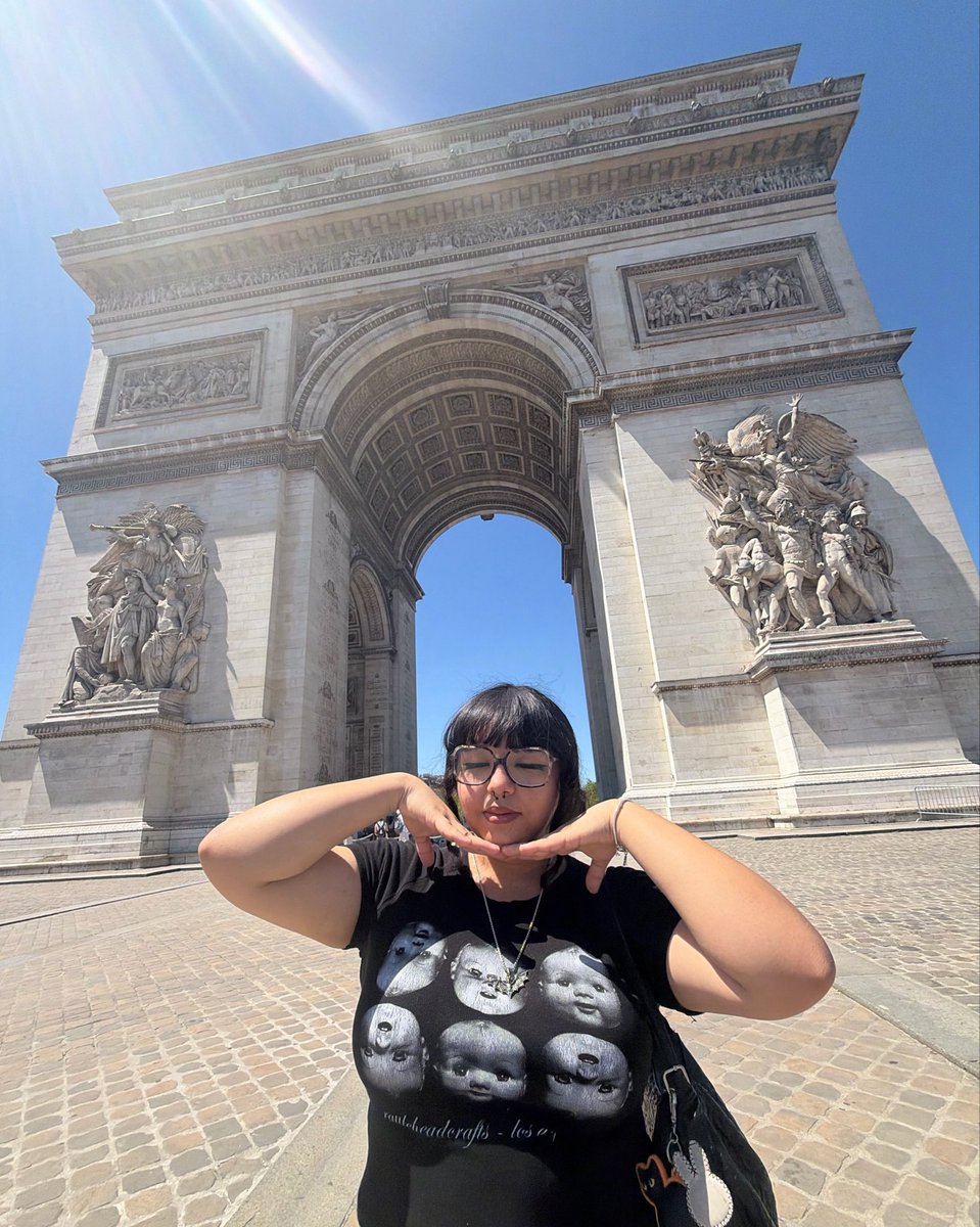 stoneeluvr's tweet photo. i can’t believe french people are real https://t.co/LGJ4PXUkmZ