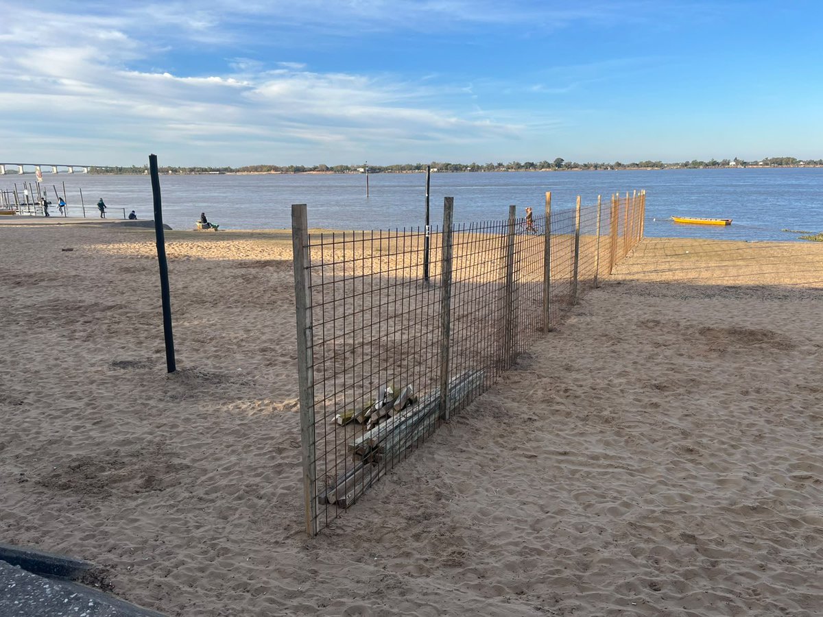 PellegriniJesi's tweet photo. La municipalidad debe detener inmediatamente los trabajos en la rambla. Están incumpliendo la orden judicial que es clara: hasta que no se resuelva la apelación no pueden avanzar. Si mañana persisten, estarían cometiendo un delito.
@pablojavkin 
@sebachale https://t.co/ifQ2rEnueU