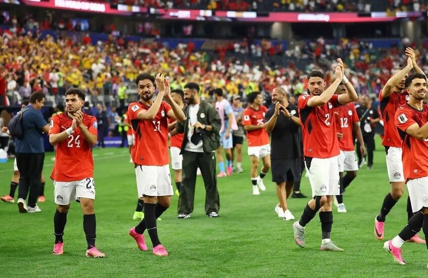8ksa2020's tweet photo. يحق لكل مصري وعربي اليوم ان يفخر بما قدمه
رجال مصر.خروجهم بهذا السيناريو قهرو المصريين
والعرب المحبين.اللاعبين خانهم التركيز وفكرو
بالاحتفال مايدرون كرة القدم مخادعه هارد لكم
ياابطال الفرق الافريقية طلعت بعد الدقيقة 90

#مصر_الارجنتين https://t.co/so5XTP0QIa
