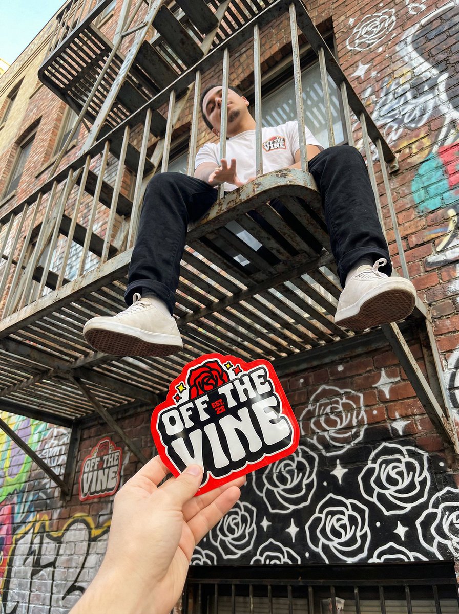 OffTheVineCA's tweet photo. Sun out, tubes out 🌴☀️ Off The Vine in rotation 💨🍇 only on https://t.co/ef5r5AvKAP https://t.co/YyVMTIfvlK