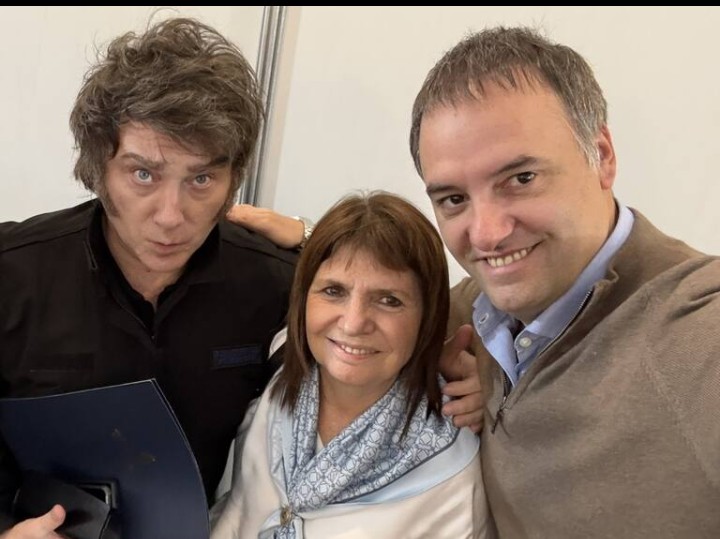 NCereijo's tweet photo. ¿Qué imagen tenés de Patricia Bullrich @PatoBullrich?

1 Excelente 
2 Buena 
3 Regular 
4 Mala 
5 Pésima https://t.co/MpARzEKXzV