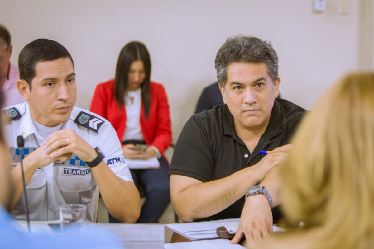 segura_ep's tweet photo. En las instalaciones de #SeguraEP se llevó a cabo la segunda reunión de coordinación para los eventos julianos y la Sesión Solemne, donde participaron representantes y delegados de  las direcciones y empresas municipales de @alcaldiagye como: @gyeturismo, @circular_ep, @ATMGuayaquil y @BomberosGYE.

Durante la jornada se dio seguimiento a los compromisos establecidos en la primera mesa de trabajo, se revisó el avance de las acciones institucionales y se definieron otras tareas para garantizar una adecuada planificación y ejecución de los eventos programados por @gyeturismo.

Estas reuniones fortalecen la articulación entre las instituciones participantes para asegurar el desarrollo seguro y ordenado de la agenda prevista por las fiestas julianas y velar por la seguridad ciudadana en la #CiudadDeTodos.

#AsiSeHaceGuayaquil