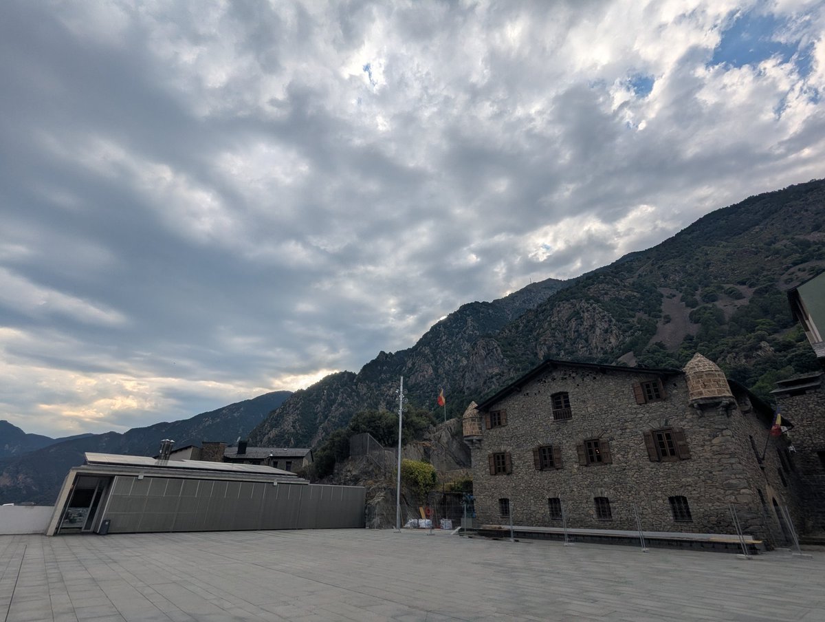 VisualMeteo's tweet photo. 🥵⚠️ #Dimarts | Segon dia de la segona onada de calor de l'estiu. Seguim marcant màximes anuals.

🌡️⬆️ Màximes (°C) a #VisualMeteo:

36.2 #Encamp 🔝
36.0 #Escaldes 🔝
34.7 #Certés
32.3 #LaCortinada
31.6 #Rubió 🔝
29.1 #ElsPlans 🔝

🔝 TMàx del 2026 https://t.co/IqFGJG4M3Z
