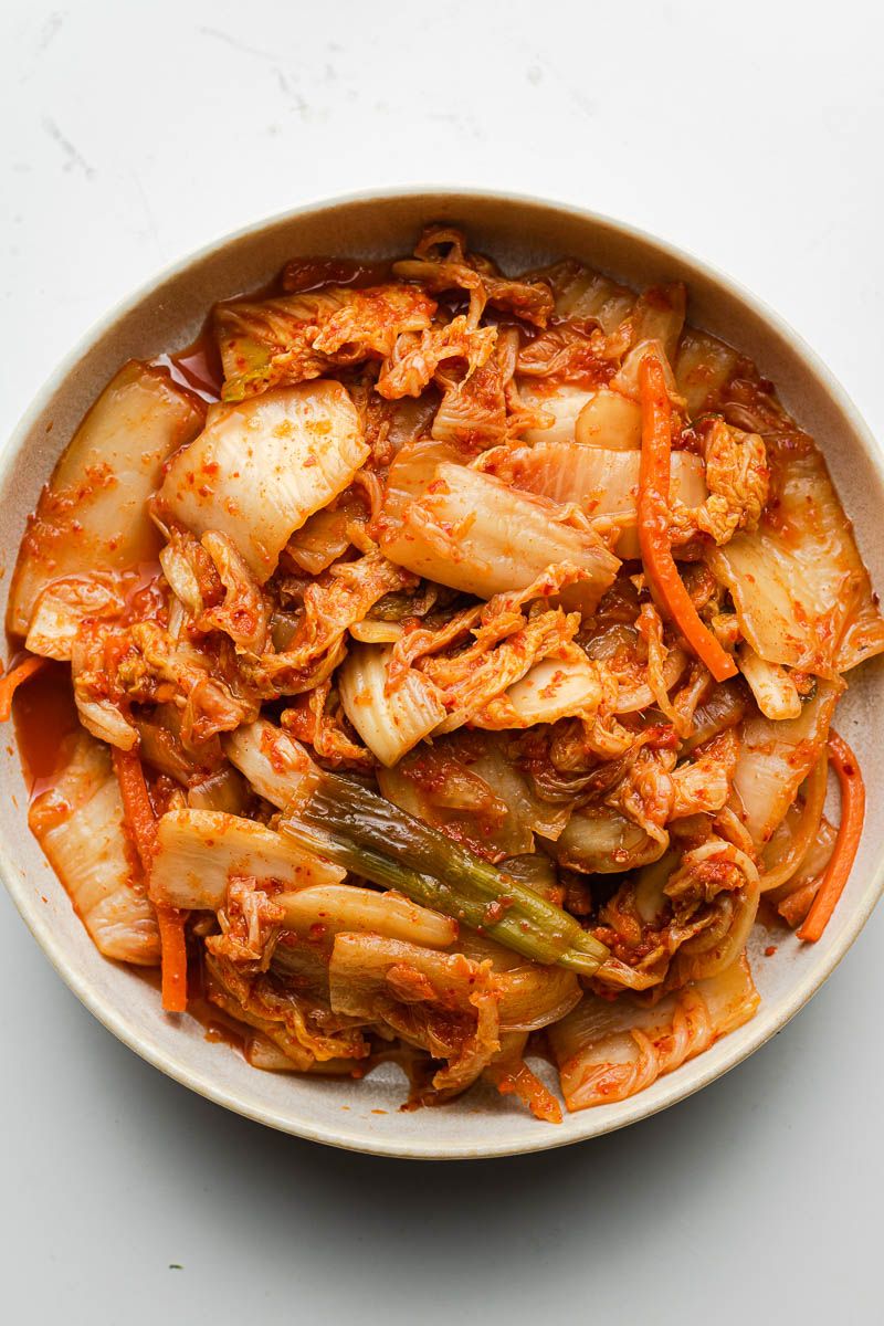oasishealthapp's tweet photo. Fermented foods can physically bind toxins in your gut and carry them out. 

Most "fermented" food on shelves is pasteurized (heat-killed and useless)

The lactic acid bacteria that actually do the work:

Kimchi
- A kimchi strain (L. mesenteroides) held onto 57% of nanoplastics even in simulated gut conditions
- More than doubled plastic excretion in mice

Sauerkraut
- Lactobacillus strains removed up to 80% of lead and 75% of cadmium in lab tests

Miso
- Same class of bacteria bound up to 95% of arsenic from water within 4 hours

Kefir + yogurt
- Regular eaters had measurably lower phthalate metabolites in a study of ~8,000 people
- Phthalates are endocrine disruptors linked to lower testosterone and fertility

Look for "raw" or "live cultures" and check the refrigerated aisle. Pasteurized kraut, pickles, and miso do nothing