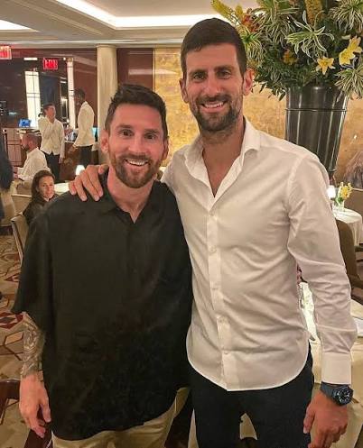 TennisLegende's tweet photo. Une autre journée au bureau.

#GOAT https://t.co/SvJWFXCEnR