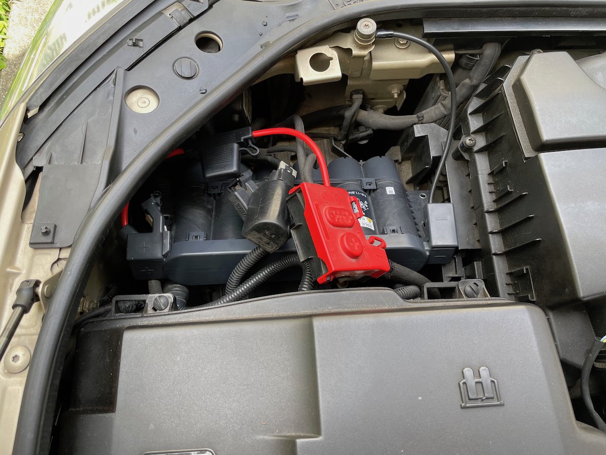 qqryuta's tweet photo. An EDLC was installed to stabilize the power supply system. The aim was to minimize voltage drops and the risk of momentary power loss associated with the rear-mounted battery configuration. A unit designed for Honda's i-DCD system was selected.
#citroenC6 #edlc https://t.co/6dmWUq1QFA