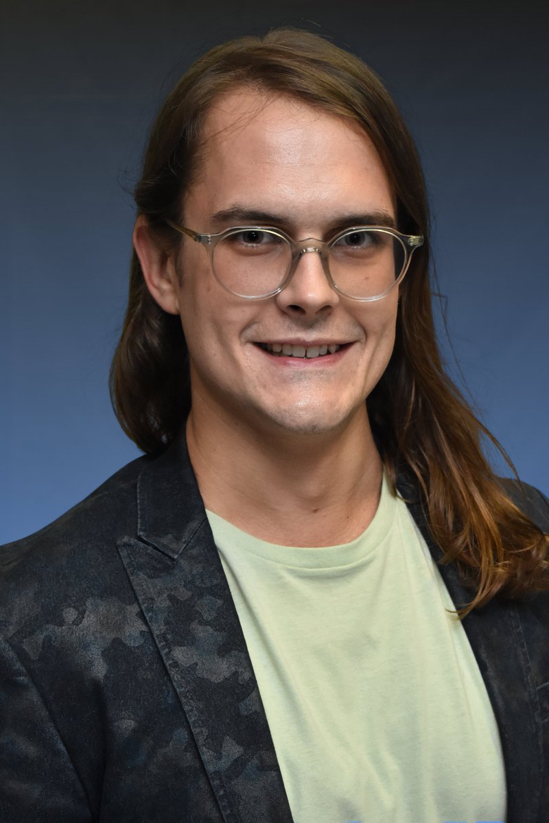 IfindRetards's tweet photo. UC Riverside prof Brandon Andrew Robinson (They/them/theirs) wants to abolish terms like "gay" and "lesbian".
he argues these labels harm trans people.

This retard is a university professor? Insane. https://t.co/yuN5hwmQqx