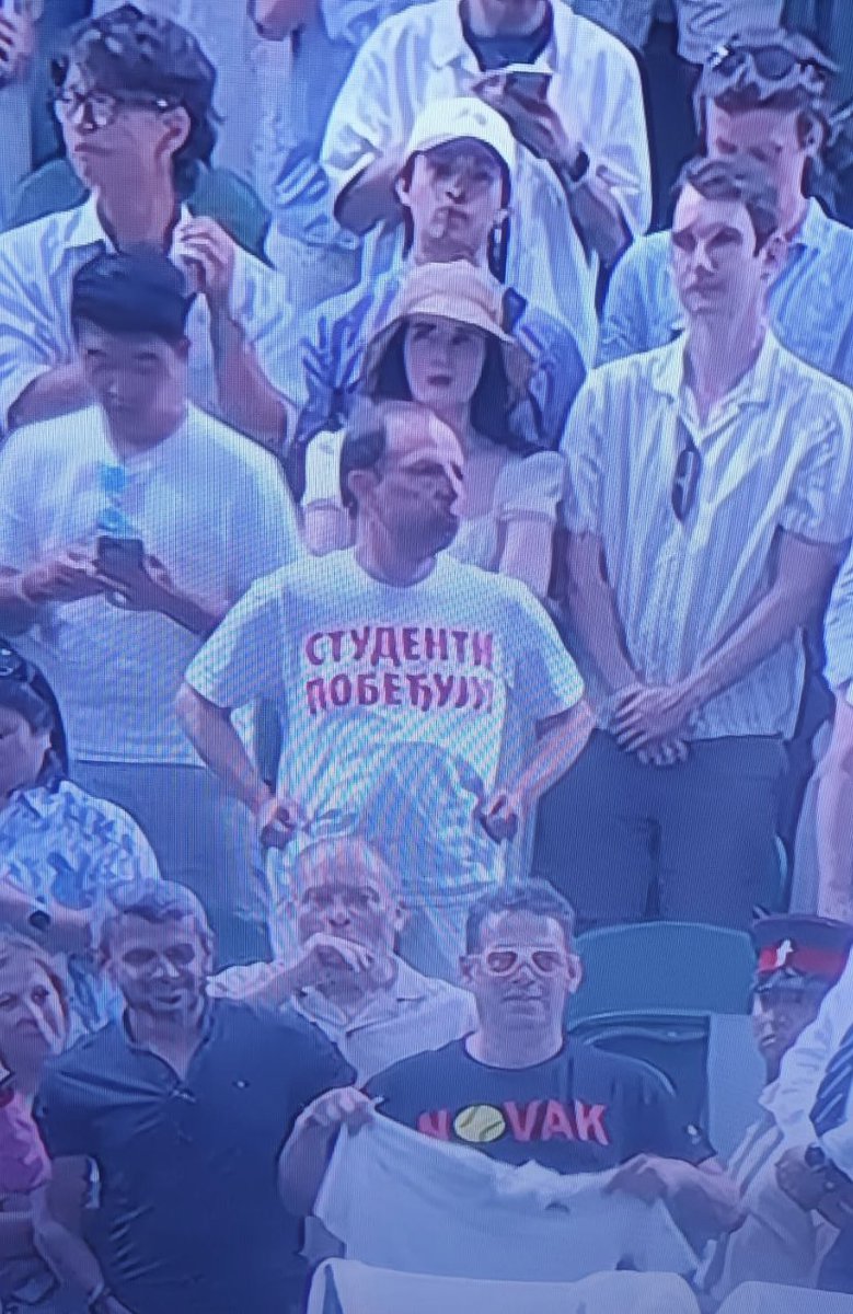 TTimotijev071's tweet photo. Na Vimbldonu sve kako priliči!😉 https://t.co/RJjAGTNNSz