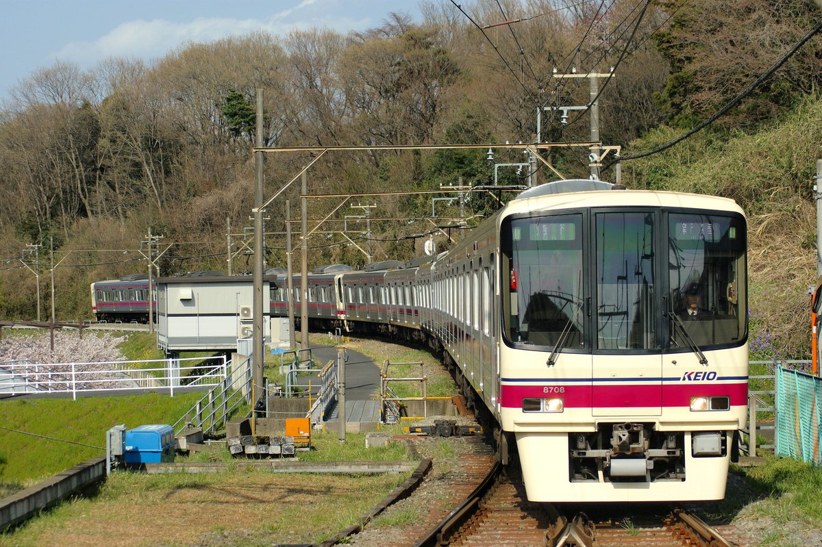 ktr5104's tweet photo. 今日は令和8年7月8日なので、生まれの早い順に8708的な方たち。

①京王電鉄ｸﾊ8708 多摩動物公園駅にて2010年4月3日撮影
②相模鉄道ｸﾊ8708 ゆめが丘駅にて2026年1月15日撮影

#8708の日
#京王電鉄
#京王
#KEIO 
#多摩動物公園駅
#相模鉄道
#相鉄
#SOTETSU 
#ゆめが丘駅 https://t.co/WR7oCSMAPZ