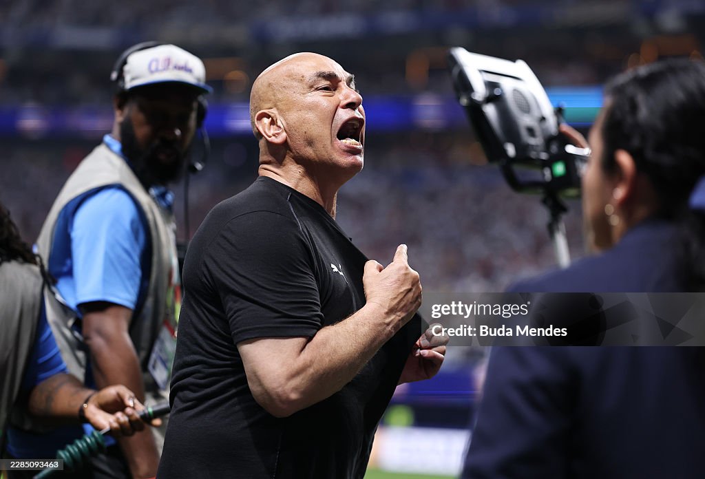 ainurohman's tweet photo. Kecaman Sangat Keras dari Pelatih Mesir Hossam Hassan.

Dalam konferensi pers setelah pertandingan, Hassan menuding wasit Francois Letexier dan para pemain Argentina.  

"Kami tidak melihat adanya rasa hormat atau fair play. Sebuah penalti dibatalkan dan insiden kedua yang seharusnya diperiksa untuk potensi penalti kami, bahkan tidak diperiksa sama sekali oleh VAR." 

"Gol kedua kami terjadi secara luar biasa, entah karena alasan apa, dianulir. Tampaknya ada tekanan dari pihak Argentina terhadap wasit yang memicu hasil akhir seperti ini."

"Hidup ini memang tidak adil. Dunia ini tidak adil. Oke, tapi mengapa tidak ada keadilan dalam olahraga? Saya tidak bisa menerima hasil ini dan cara segala sesuatunya berjalan dalam pertandingan ini."

"Mungkin mereka ingin mempertahankan sang juara dunia di kompetisi ini? Mungkin mereka ingin Messi tetap berkompetisi? Dalam sepak bola, terkadang ada faktor eksternal yang melampaui aspek teknis. Juara dunia mendapatkan keuntungan dari dukungan di setiap level," kata Hassan via France24. 

"Saya memberi tahu wasit bahwa apa yang terjadi itu tidak adil. Ini adalah kemenangan yang tidak layak bagi Argentina. Begitu saya kembali ke negara saya dan berada di rumah, saya tidak akan pernah menonton Piala Dunia lagi, karena tidak ada keadilan dalam kompetisi ini."

Mesir kalah 2-3 melawan Argentina meski unggul 0-2 di babak 16 besar Piala Dunia 2026.