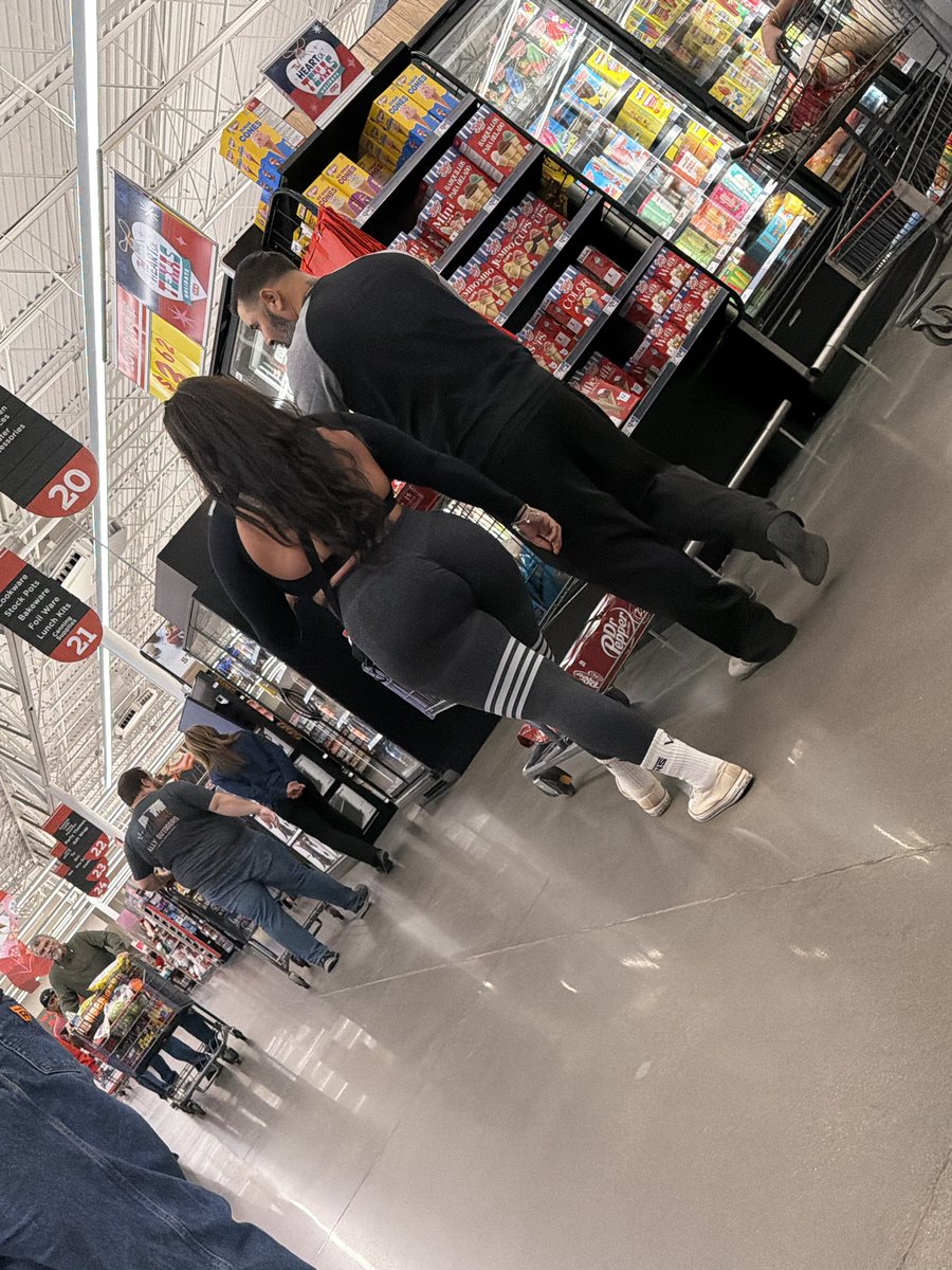 DaOneCandid's tweet photo. DUMB THICK Latina huge ass 😈 (OC) (Consensual) https://t.co/m6DRfR1tPq