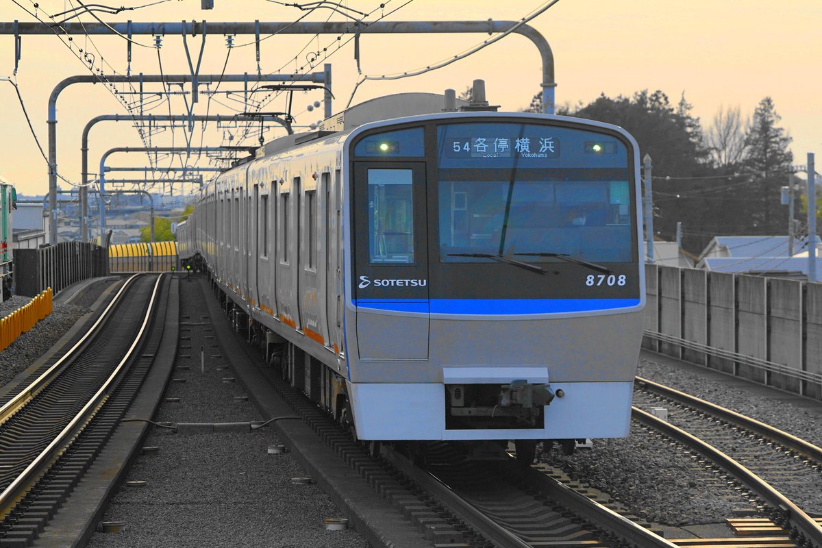ktr5104's tweet photo. 今日は令和8年7月8日なので、生まれの早い順に8708的な方たち。

①京王電鉄ｸﾊ8708 多摩動物公園駅にて2010年4月3日撮影
②相模鉄道ｸﾊ8708 ゆめが丘駅にて2026年1月15日撮影

#8708の日
#京王電鉄
#京王
#KEIO 
#多摩動物公園駅
#相模鉄道
#相鉄
#SOTETSU 
#ゆめが丘駅 https://t.co/WR7oCSMAPZ