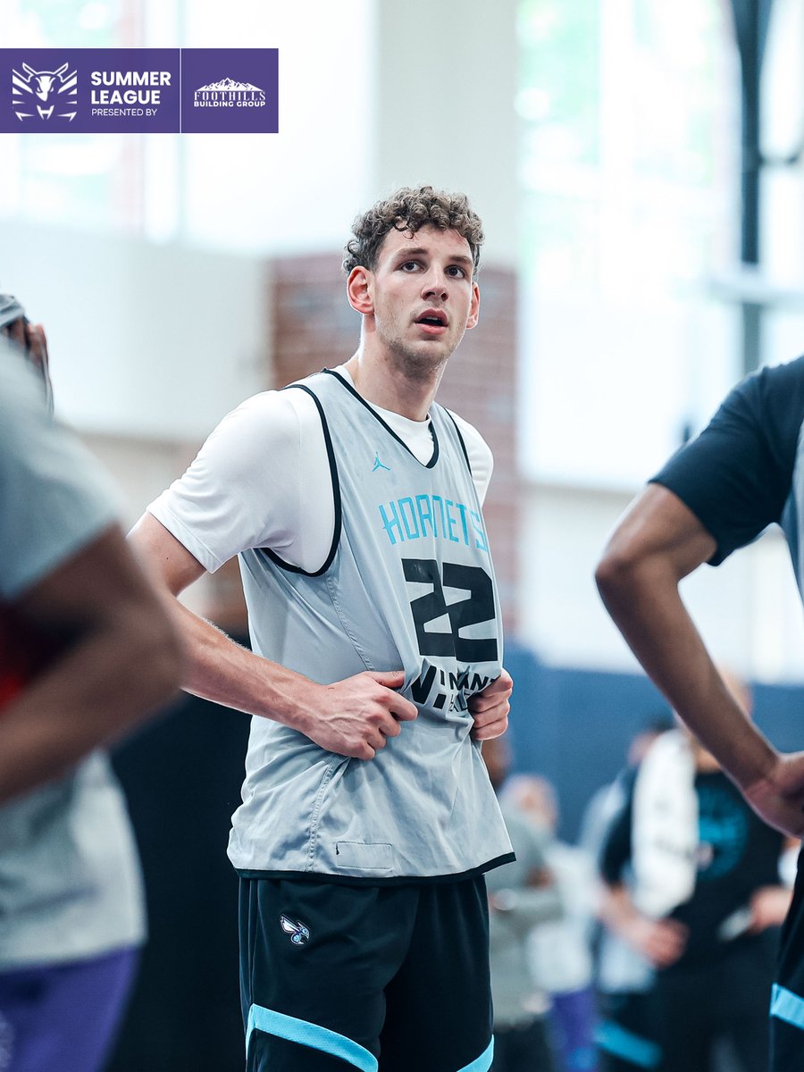hornets's tweet photo. work before headin' out west https://t.co/jZEzl5PfyR