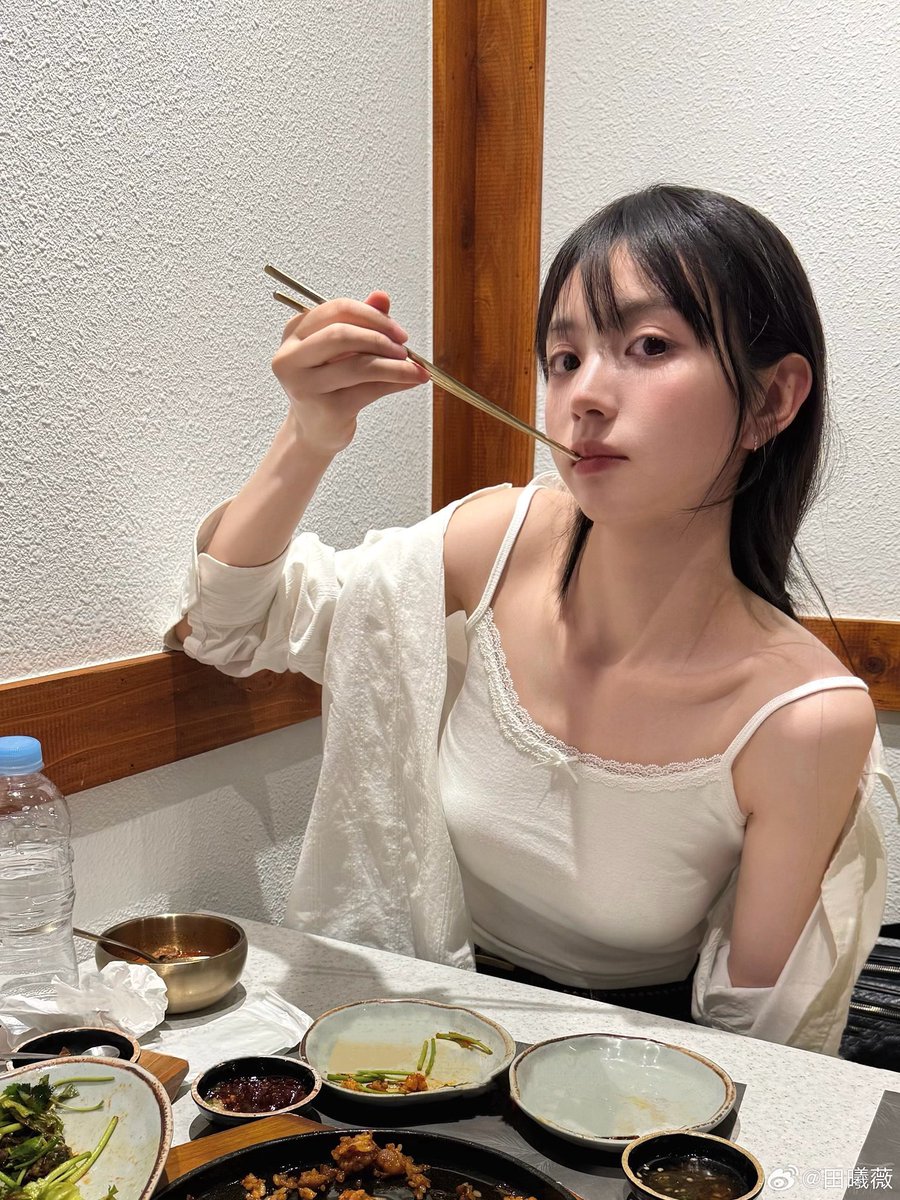 rubyfllora's tweet photo. 🥢🍣🩷 https://t.co/y7W4fGB3xH