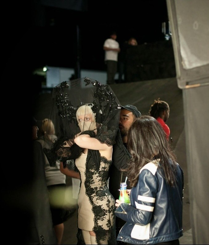 gagasourcelgs's tweet photo. Lady Gaga no set do clipe de "Alejandro" (2010). https://t.co/ia9uuEBwqo