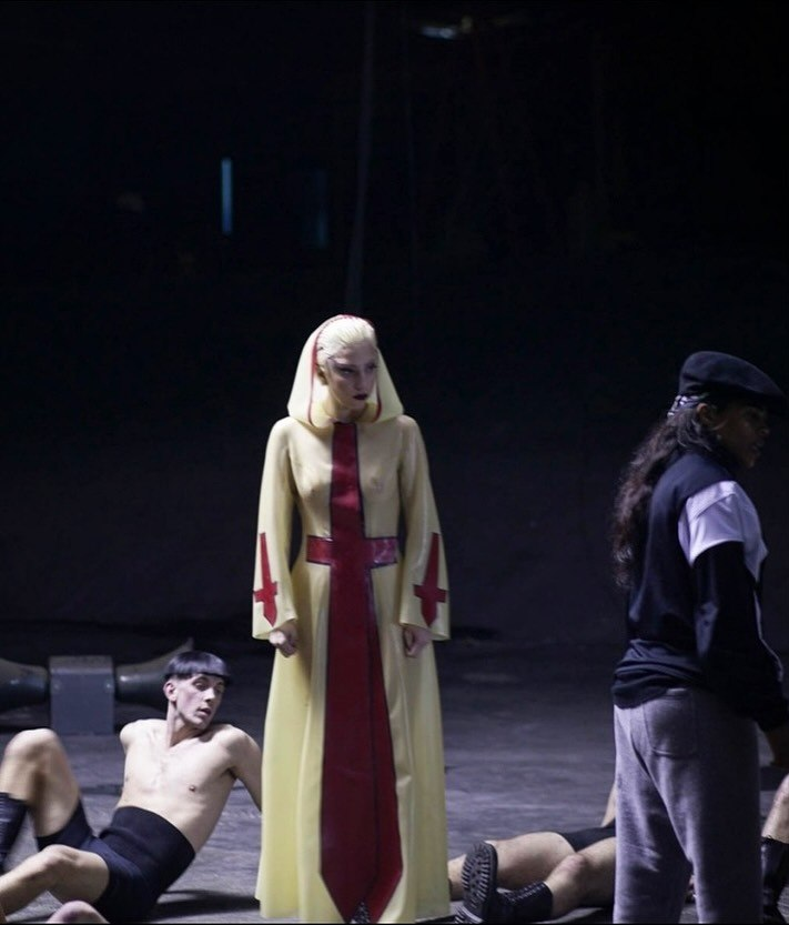 gagasourcelgs's tweet photo. Lady Gaga no set do clipe de "Alejandro" (2010). https://t.co/ia9uuEBwqo