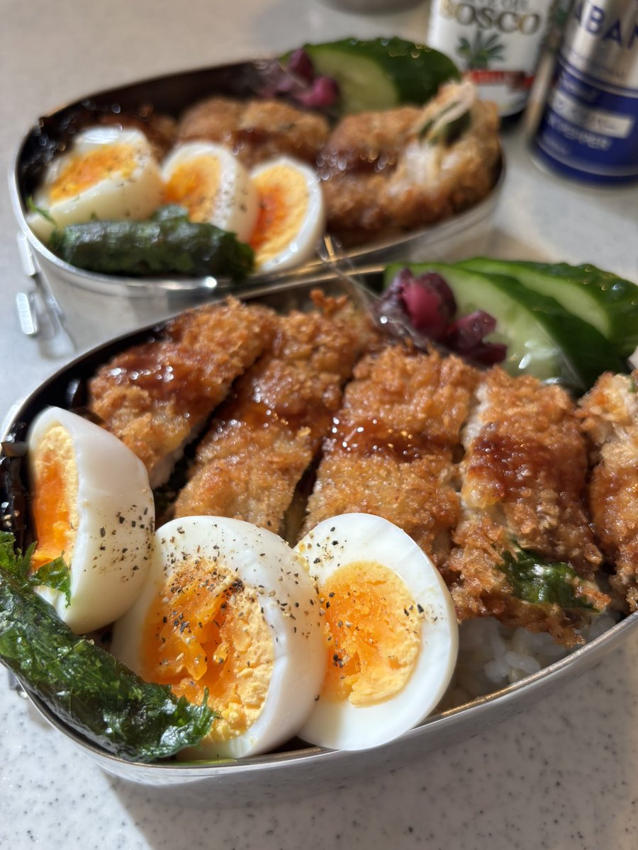 usagitaro12's tweet photo. おはようございます☀️今日も快晴☀️

お弁当2人🍱は昨日お肉屋さんで4割引だった薄切りロースを大葉とチーズでミルフィーユカツに(⑉• •⑉)

テンションあがりますように⤴︎

夕べのパナップもニコニコ☺️

 #お弁当
 #ミルフィーユカツ https://t.co/TtKZF6SgOa