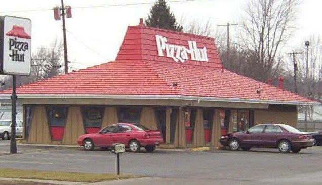 landofthe80s's tweet photo. Are you going to try out @pizzahut if one of the redesigned locations opens near you? https://t.co/XQLe0SG72F