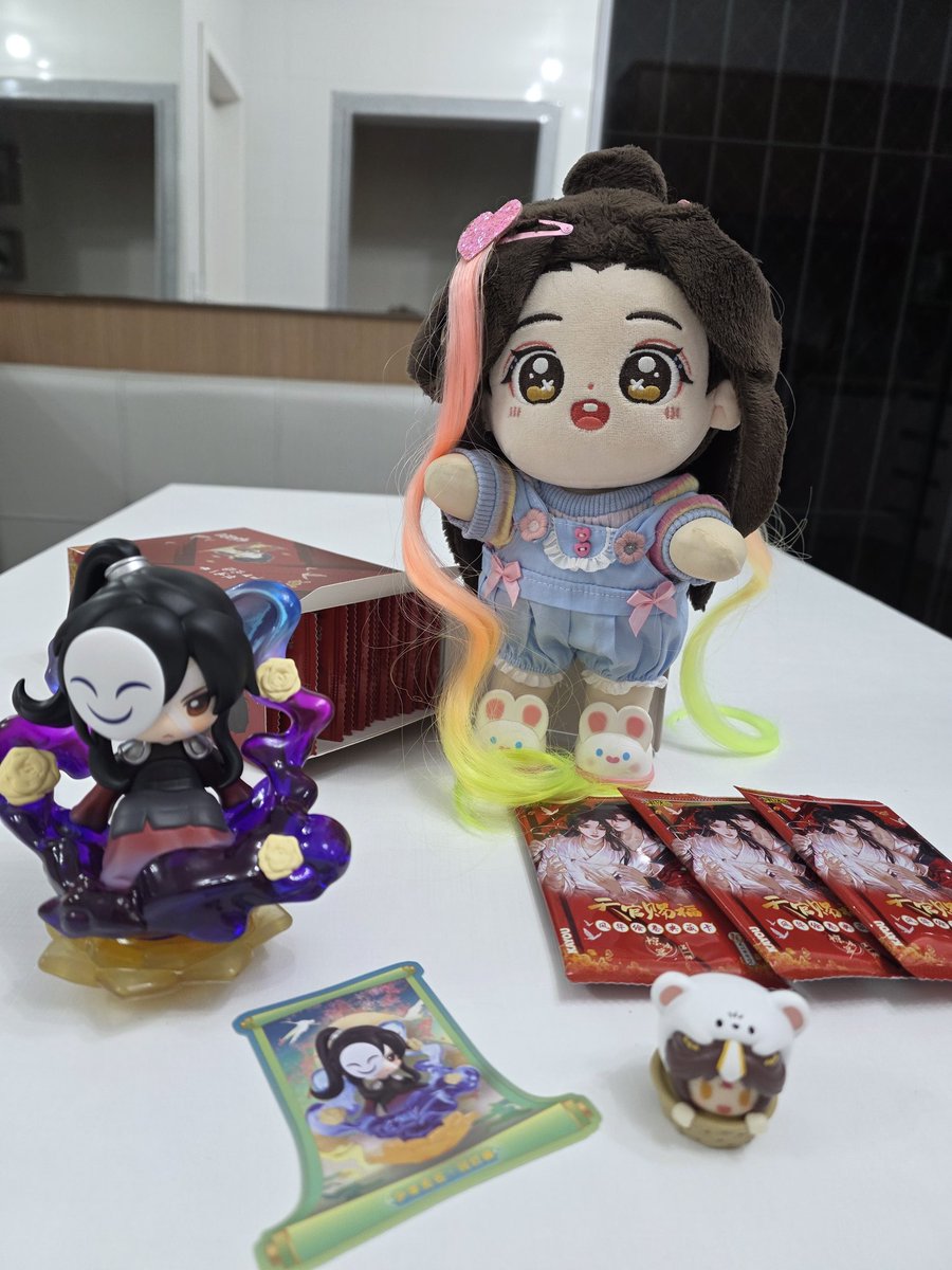 joicessauro's tweet photo. He has so many cards to open, it is better to start baby soon. https://t.co/WP2xwChYeE